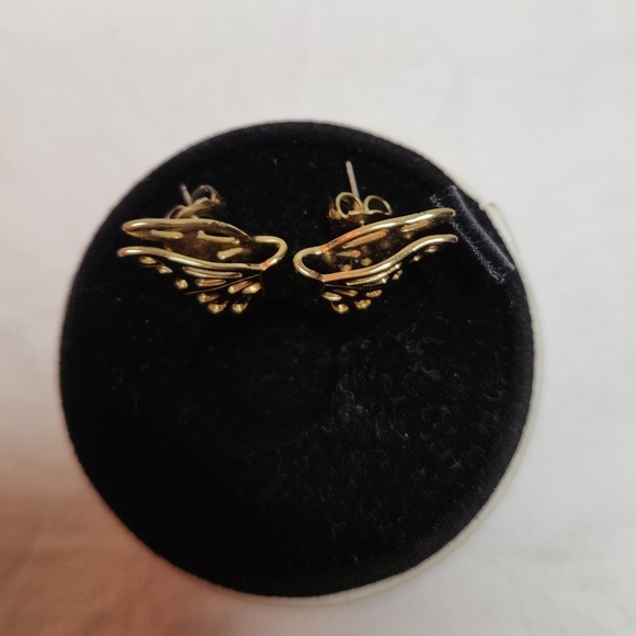 Vintage gold butterfly earrings - Picture 3 of 9